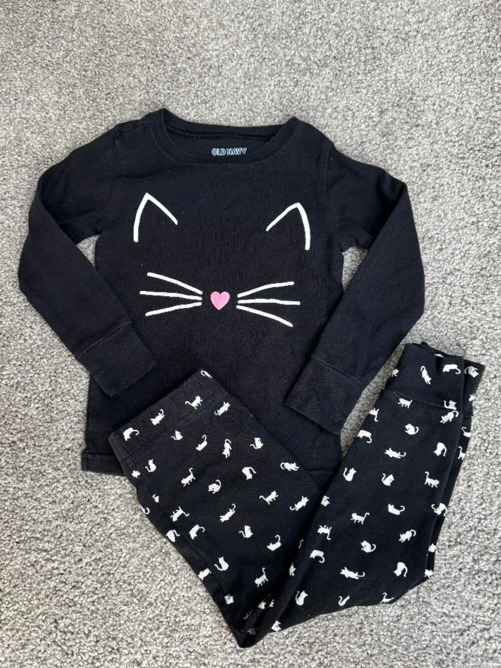 OLD NAVY matching set cat pajamas or day clothes Size 2T Black & white, Unisex